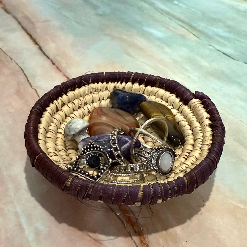 Hand woven traditional palm fiber basket,NWOT